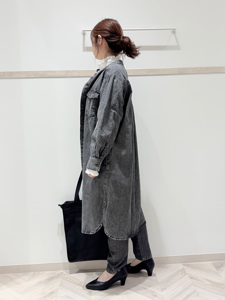 c_h_i_k_aさんの「SHOO･LA･RUE｜【ライトオンスデニム/S-LL/体型カバー】首元すっきり ワンピにもなるロングデニムシャツ」を使ったコーディネート