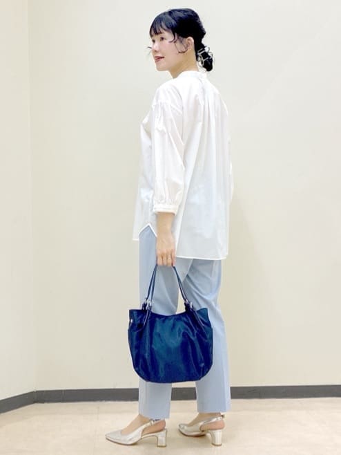  beni_gingerさんの「Reflect｜【程よいゆとり感／体型カバー】ピンタックデザインシャンブレーブラウス」を使ったコーディネート