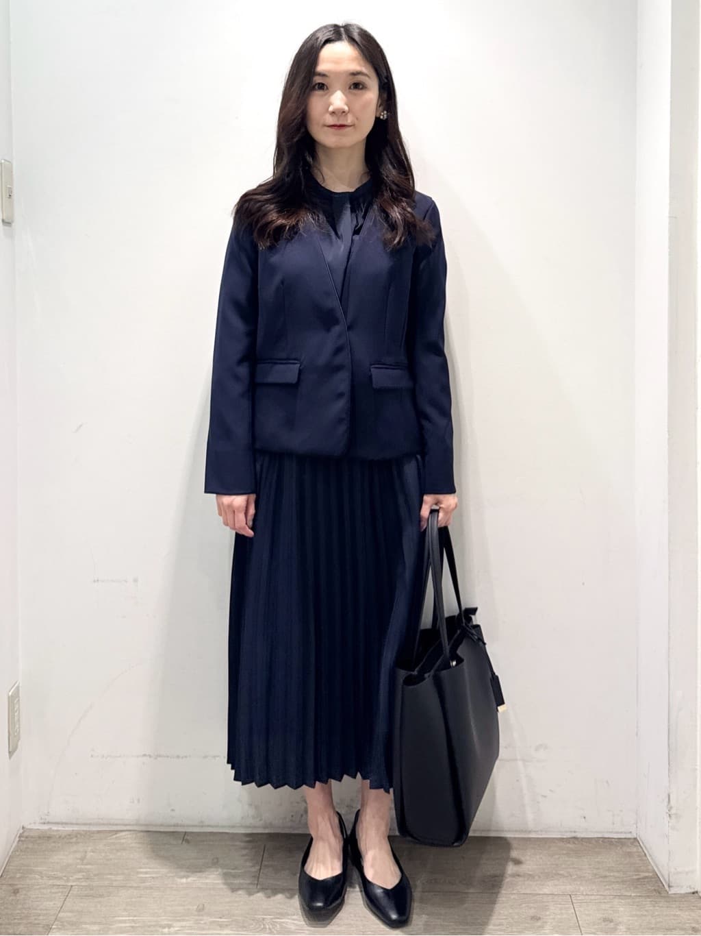 yuicciさんの「OPAQUE.CLIP｜《通勤／セットアップ対応》 パイピングVネックジャケット【洗濯機OK】」を使ったコーディネート