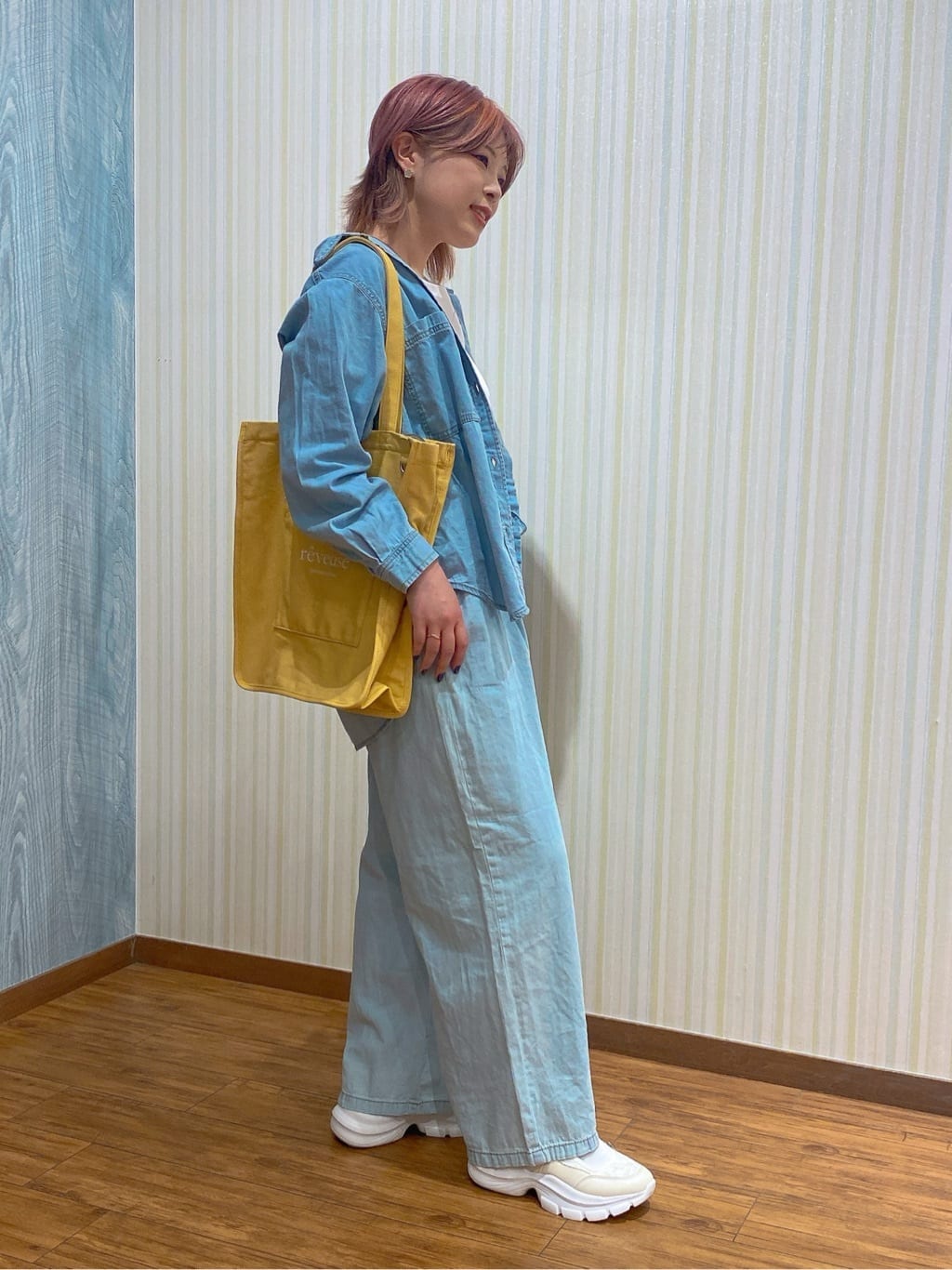 ayaさんの「SHOO･LA･RUE｜【UV/抗菌防臭/洗濯機可】小さめロゴの大人スムースロンT」を使ったコーディネート