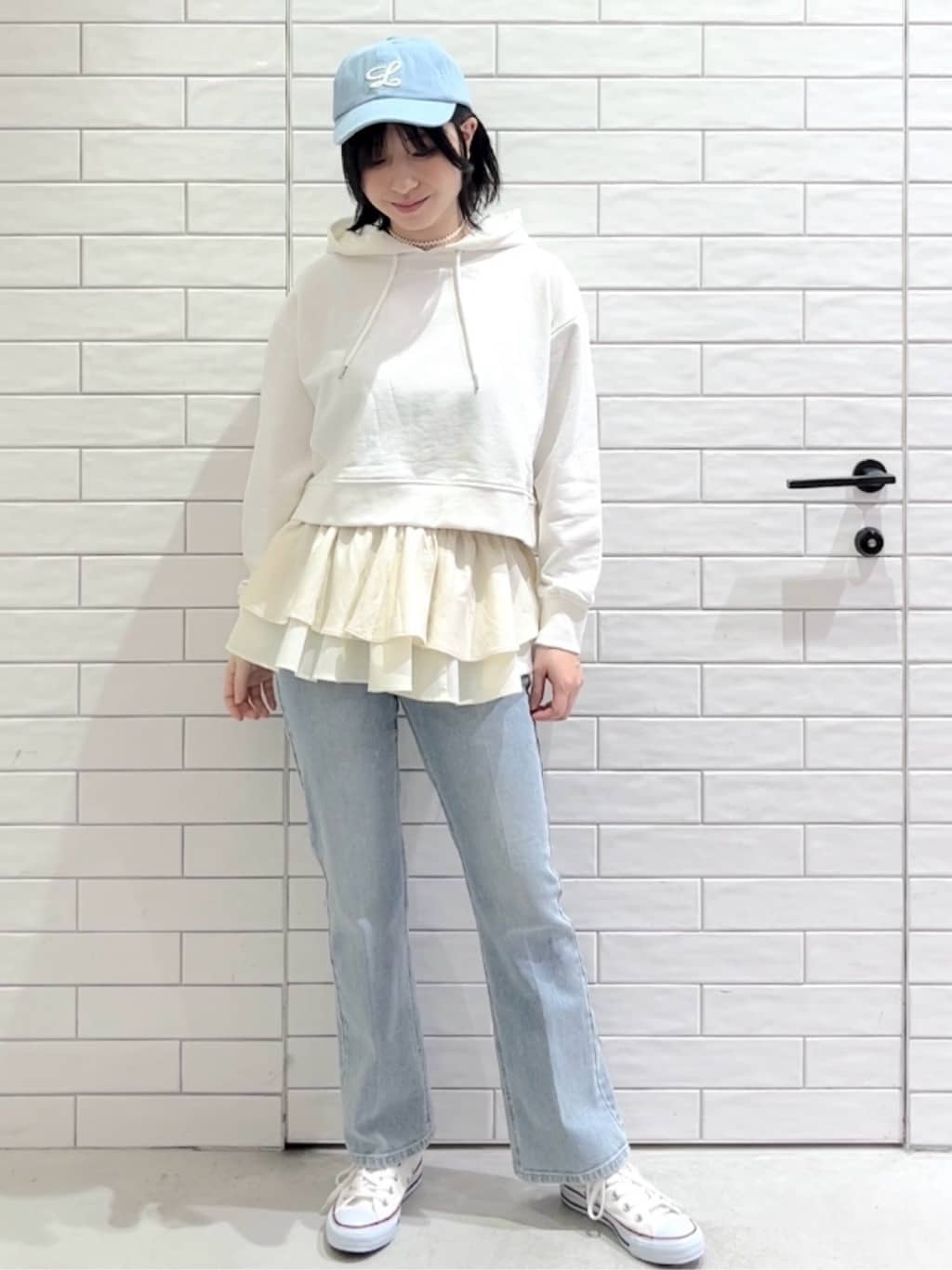 しおりさんの「OPAQUE.CLIP｜ショート裏毛フーディ【洗濯機OK】」を使ったコーディネート