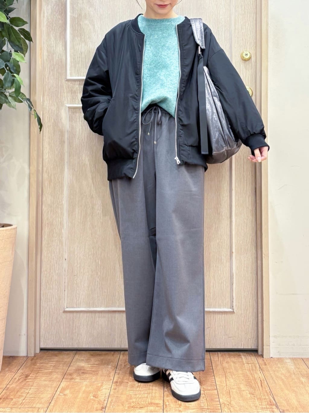 なみさんの「SHOO･LA･RUE｜【洗濯機可/S-LL】 フラップイージーワイドパンツ」を使ったコーディネート