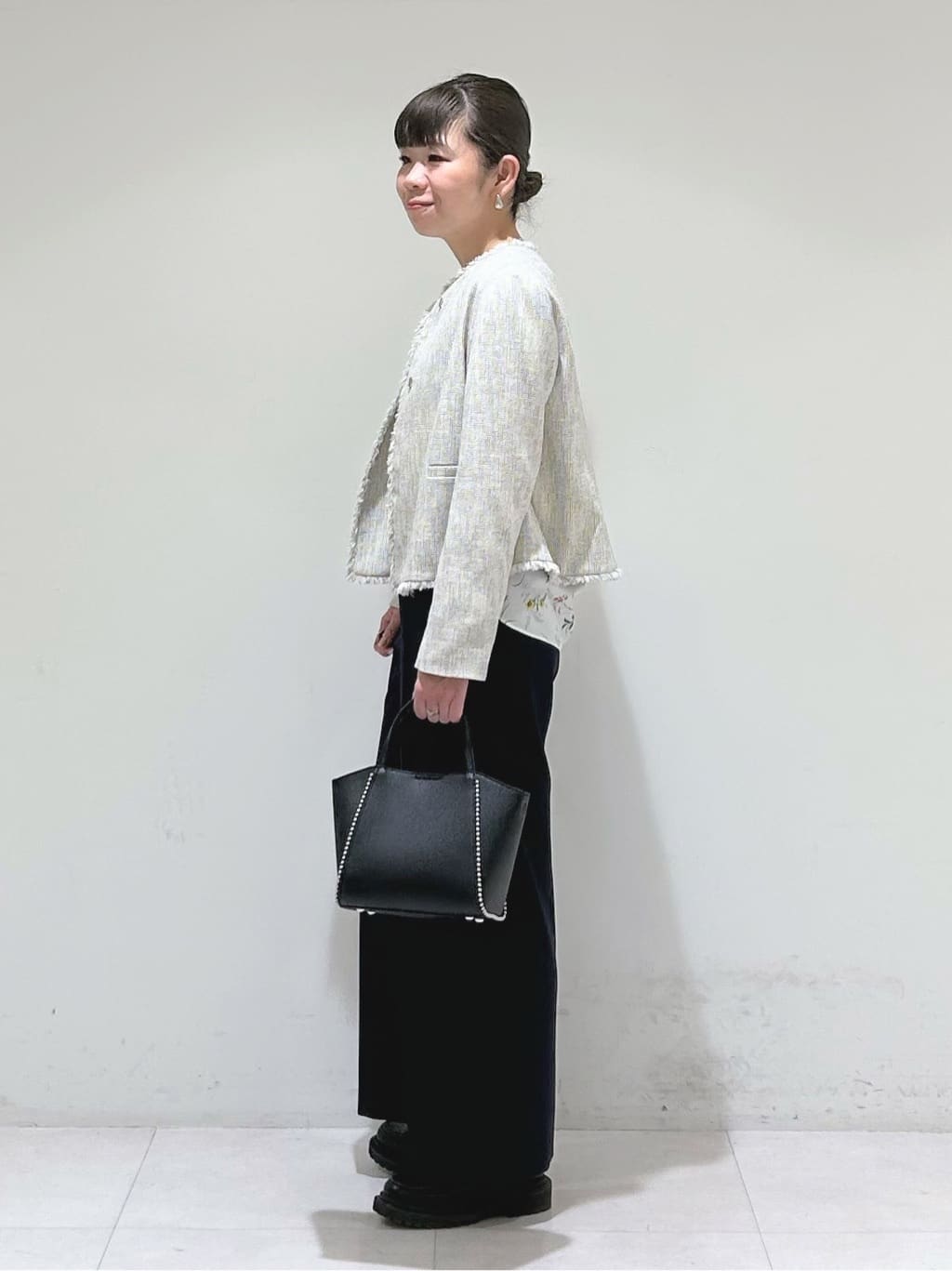 tsuyuさんの「INDIVI｜【ミドルサイズ／合皮／ショルダー付】スタッズ風メタルバッグ」を使ったコーディネート