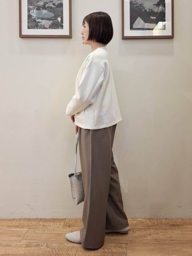 まあるさんの「SHOO･LA･RUE｜【洗濯機可/S-LL/アンサンブル可】すっきりと好印象 配色クルーネックニット」を使ったコーディネート