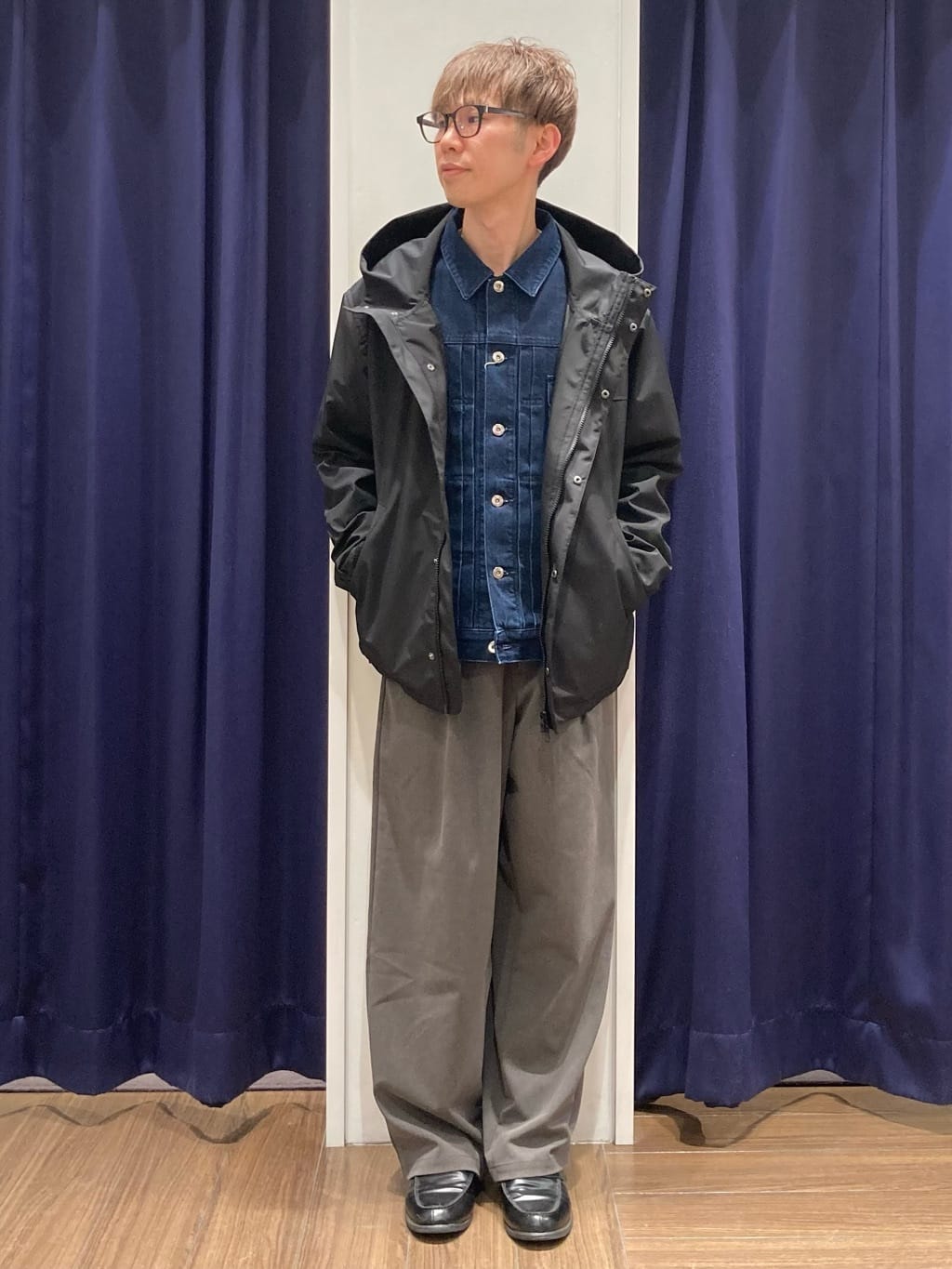 つーじーさんの「THE SHOP TK｜【季節の変わり目に最適】ナイロンマウンテンパーカ  防風/洗濯機OK」を使ったコーディネート