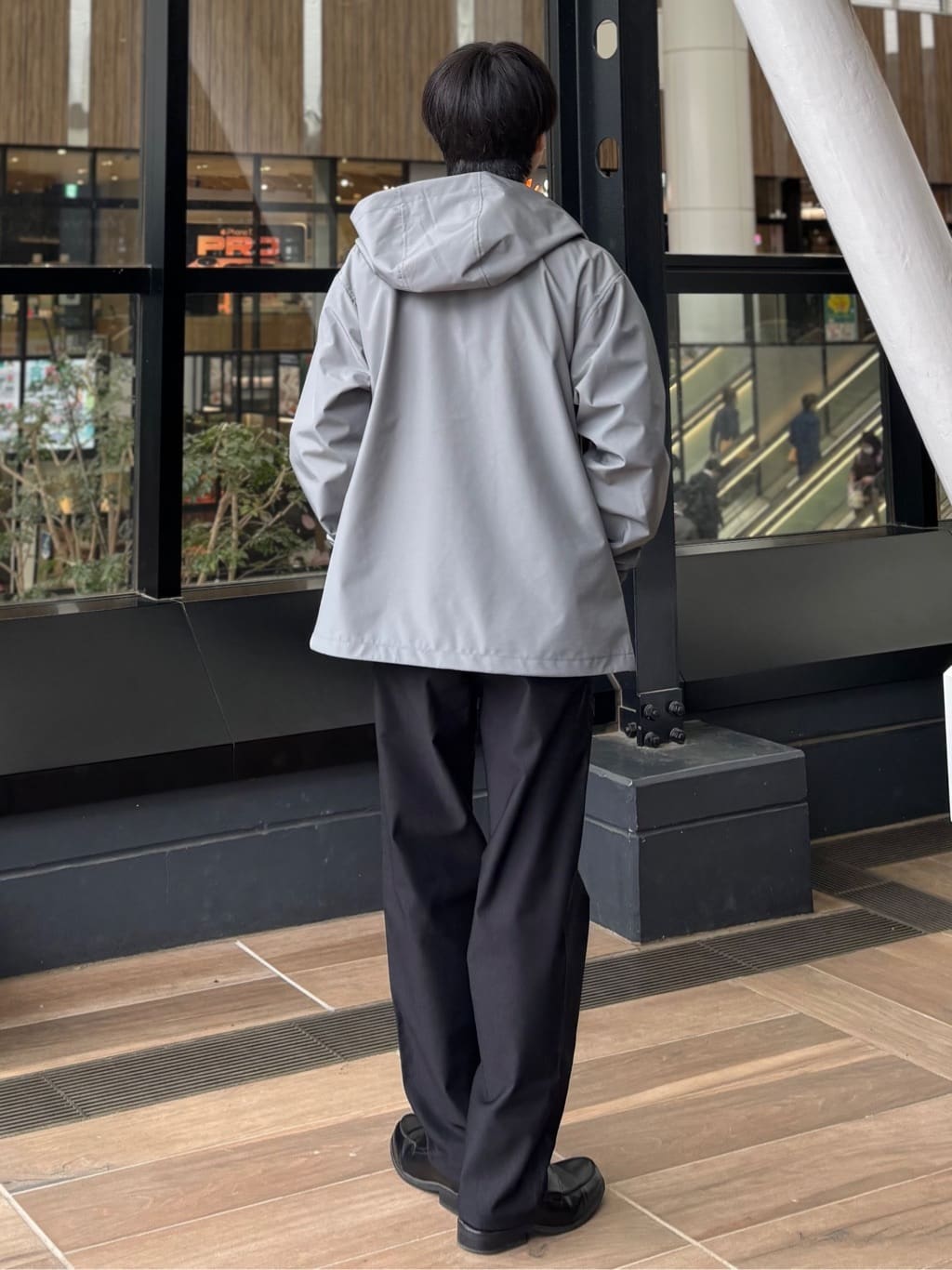 うらしーさんの「THE SHOP TK｜【季節の変わり目に最適】ナイロンマウンテンパーカ  防風/洗濯機OK」を使ったコーディネート