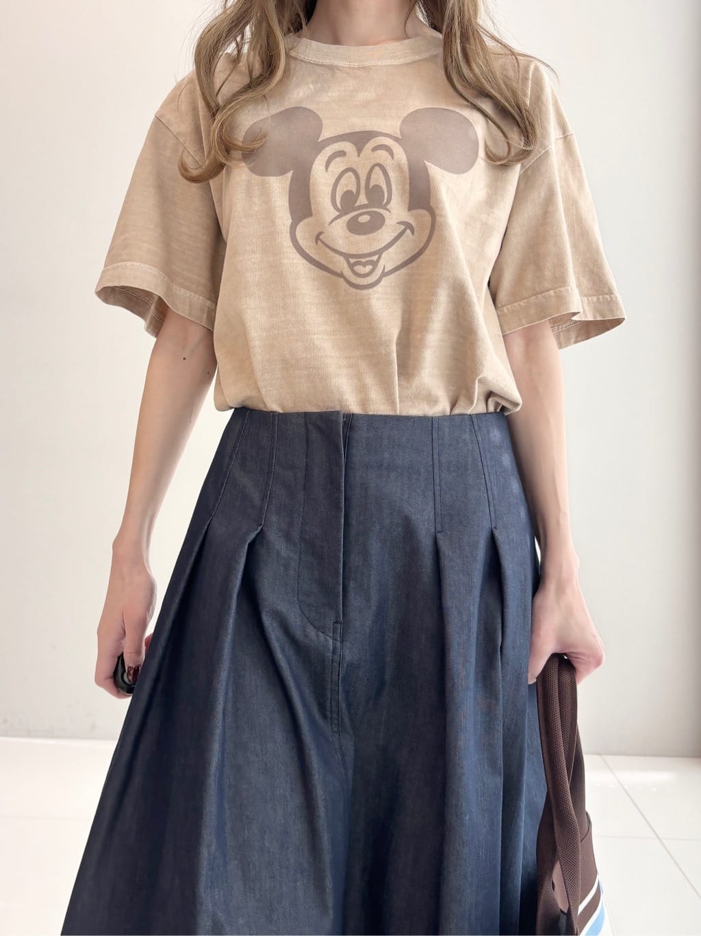 清水夏姫さんの「DRESSTERIOR｜【接触冷感/吸水速乾】クールタッチ デニムライク タックスカート」を使ったコーディネート
