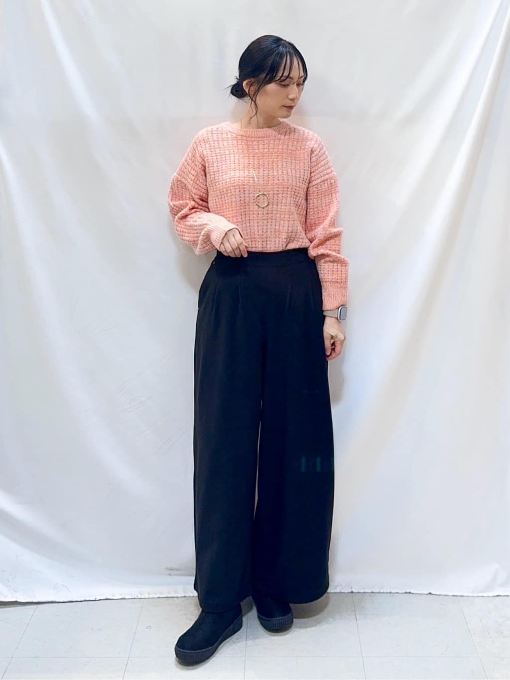 𝐇𝐢𝐫𝐨𝐦𝐢さんの「SHOO･LA･RUE｜【洗濯機可】ふわふわミックスカラーニット」を使ったコーディネート