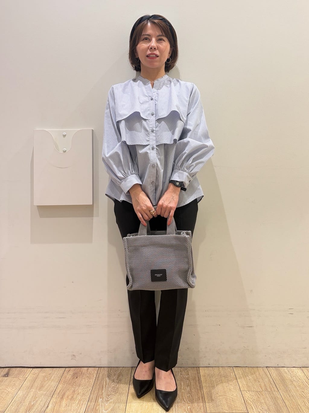 YUKOさんの「index｜フリルキーネックシャツ【洗濯機OK／イージーアイロン／防シワ】《XS～LL／7col》」を使ったコーディネート