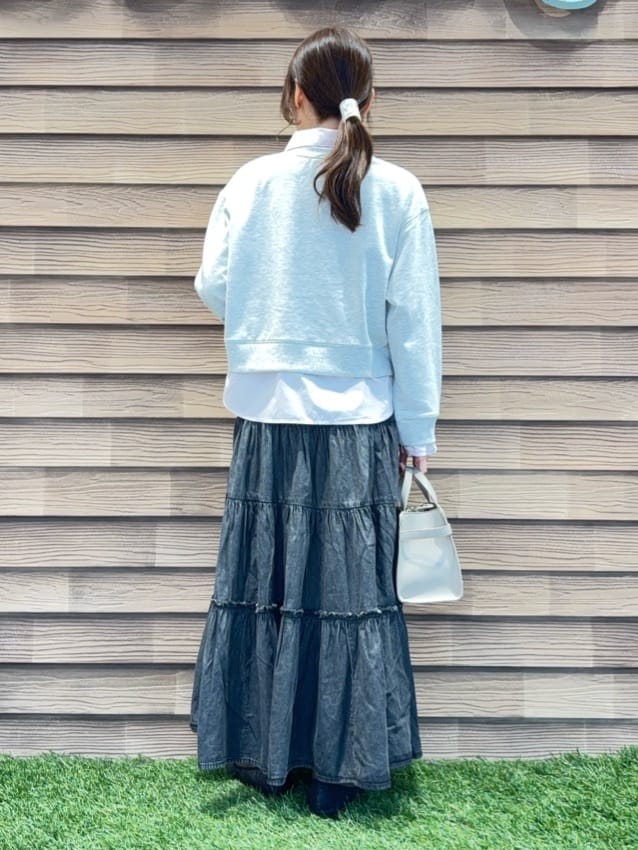 himiさんの「SHOO･LA･RUE｜【洗濯機可】1枚でサマ見え シャツレイヤード風 スウェット」を使ったコーディネート