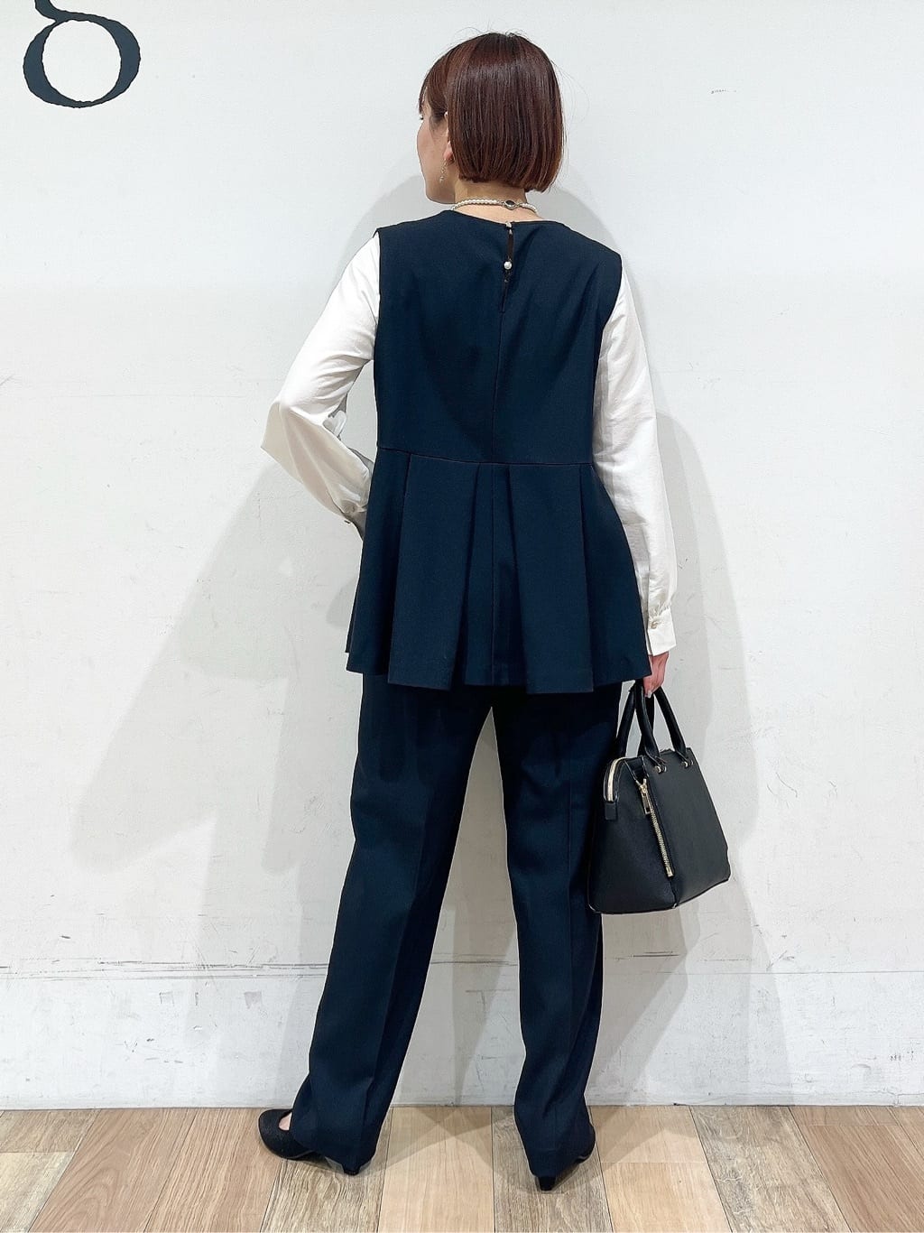 山さんさんの「grove｜【マシンウォッシュ/防シワ】袖ドッキングペプラムブラウス【着回しカセット】」を使ったコーディネート