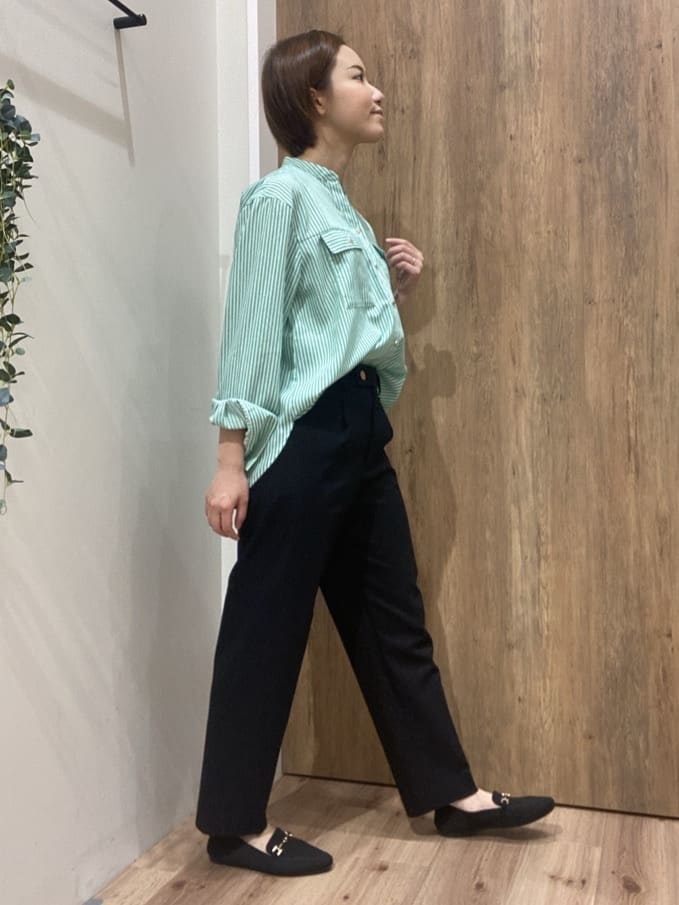 まなしぃさんの「grove｜【貴島明日香さん着用】お仕事も普段も。今どきワークシャツブラウス」を使ったコーディネート