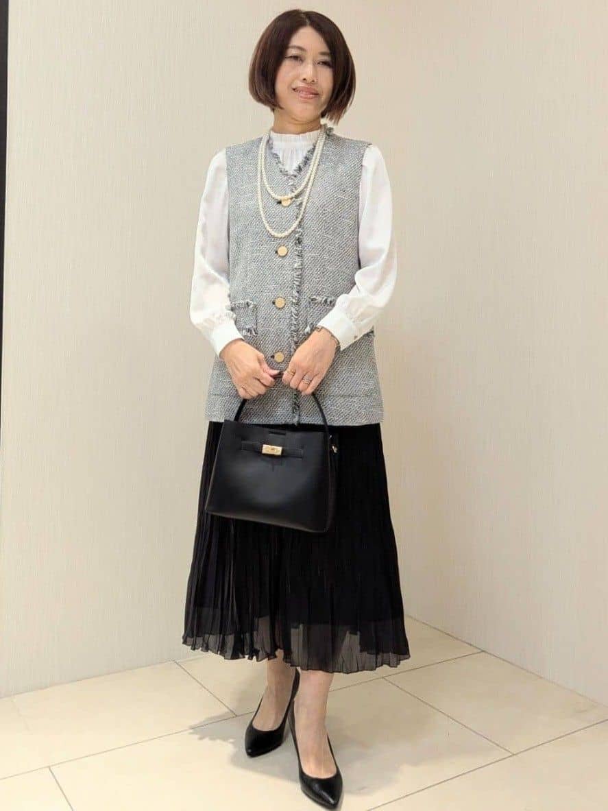u-macoさんの「UNTITLED｜【オンオフ使える】スラブツイード ジレ」を使ったコーディネート