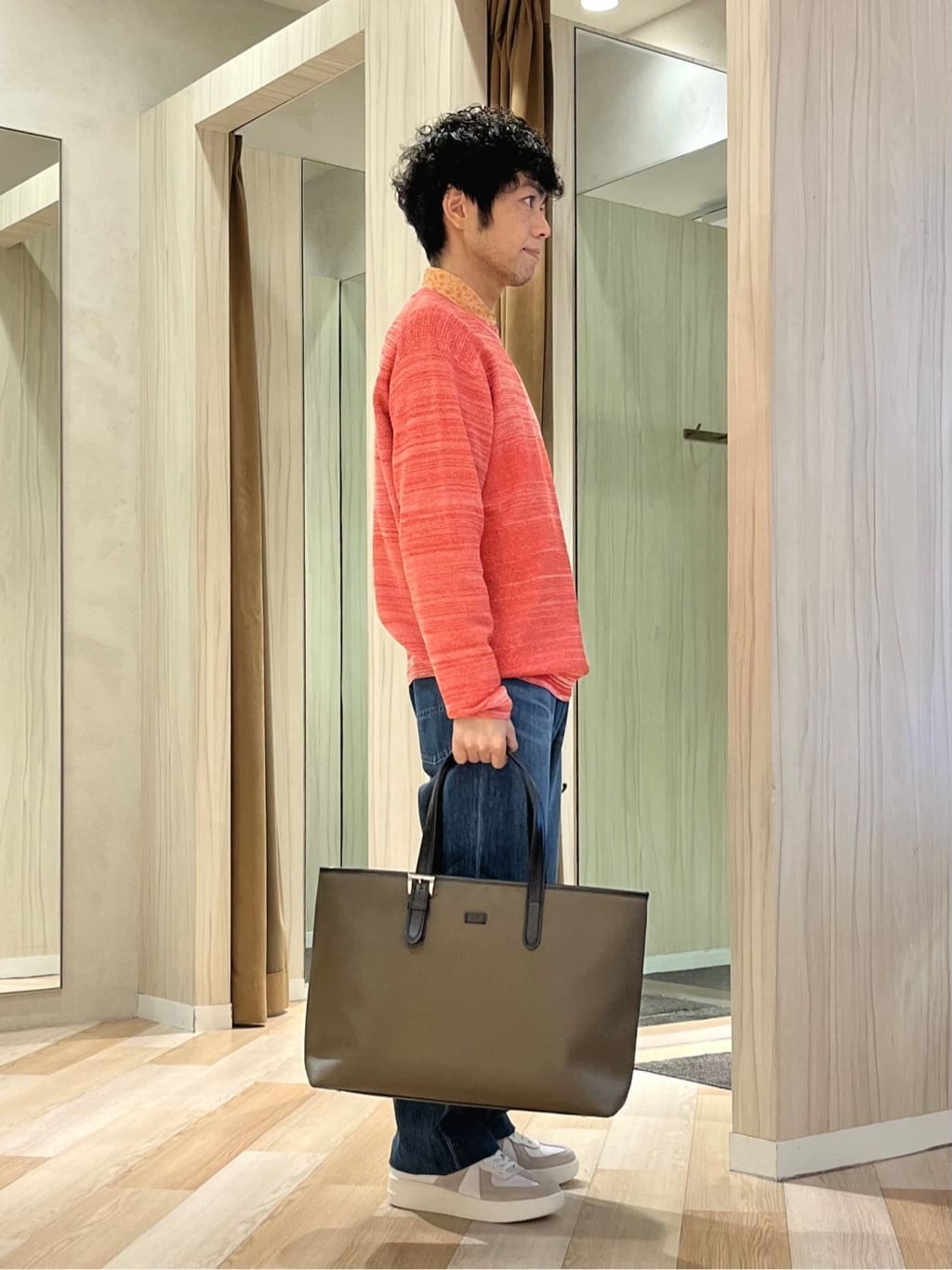 URAさんの「TAKEO KIKUCHI｜【洗える】カラースプリングニット」を使ったコーディネート