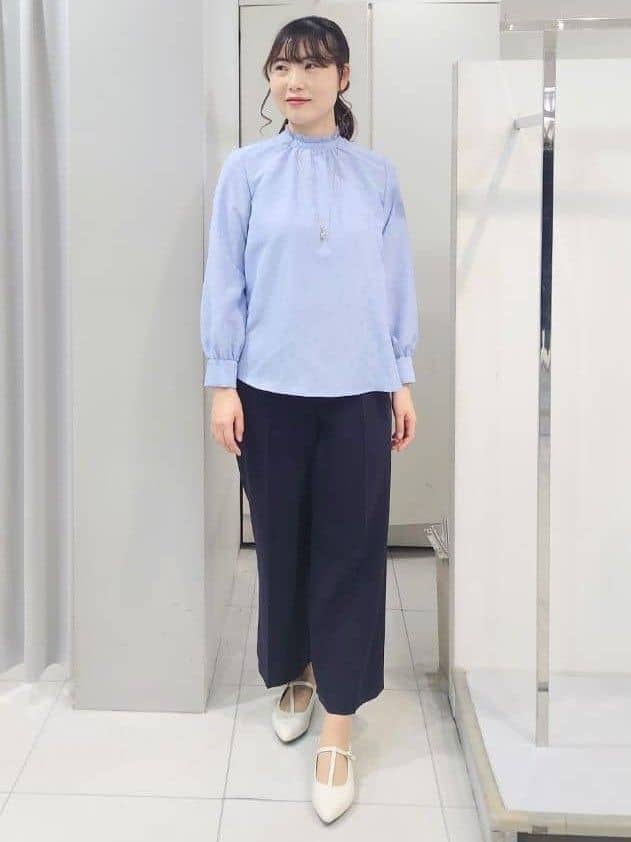 AZUSAさんの「Reflect｜【接触冷感】フリルネックサテンジャカードブラウス」を使ったコーディネート