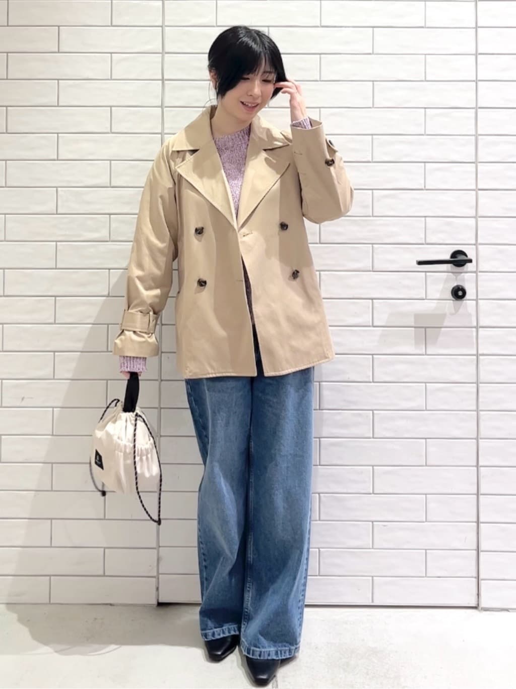 しおりさんの「OPAQUE.CLIP｜ミドルトレンチコート【洗濯機OK】」を使ったコーディネート