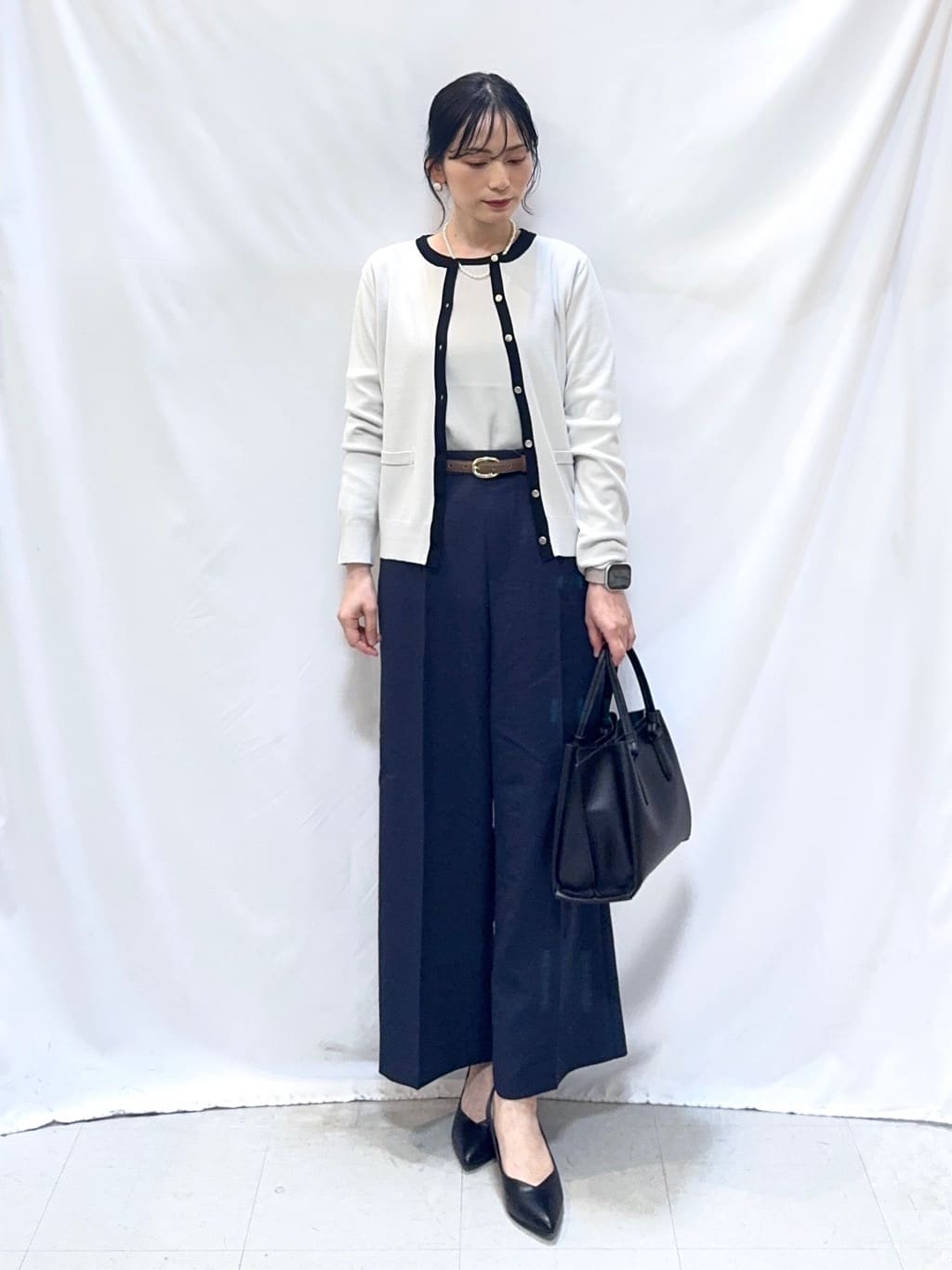 𝐇𝐢𝐫𝐨𝐦𝐢さんの「SHOO･LA･RUE｜【洗濯機可/S-LL/アンサンブル可】すっきりと好印象 配色クルーネックニット」を使ったコーディネート