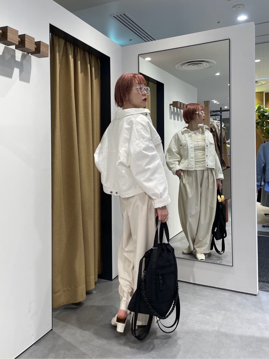 mikuさんの「INDIVI｜バックオープンリブ長袖Tシャツ」を使ったコーディネート