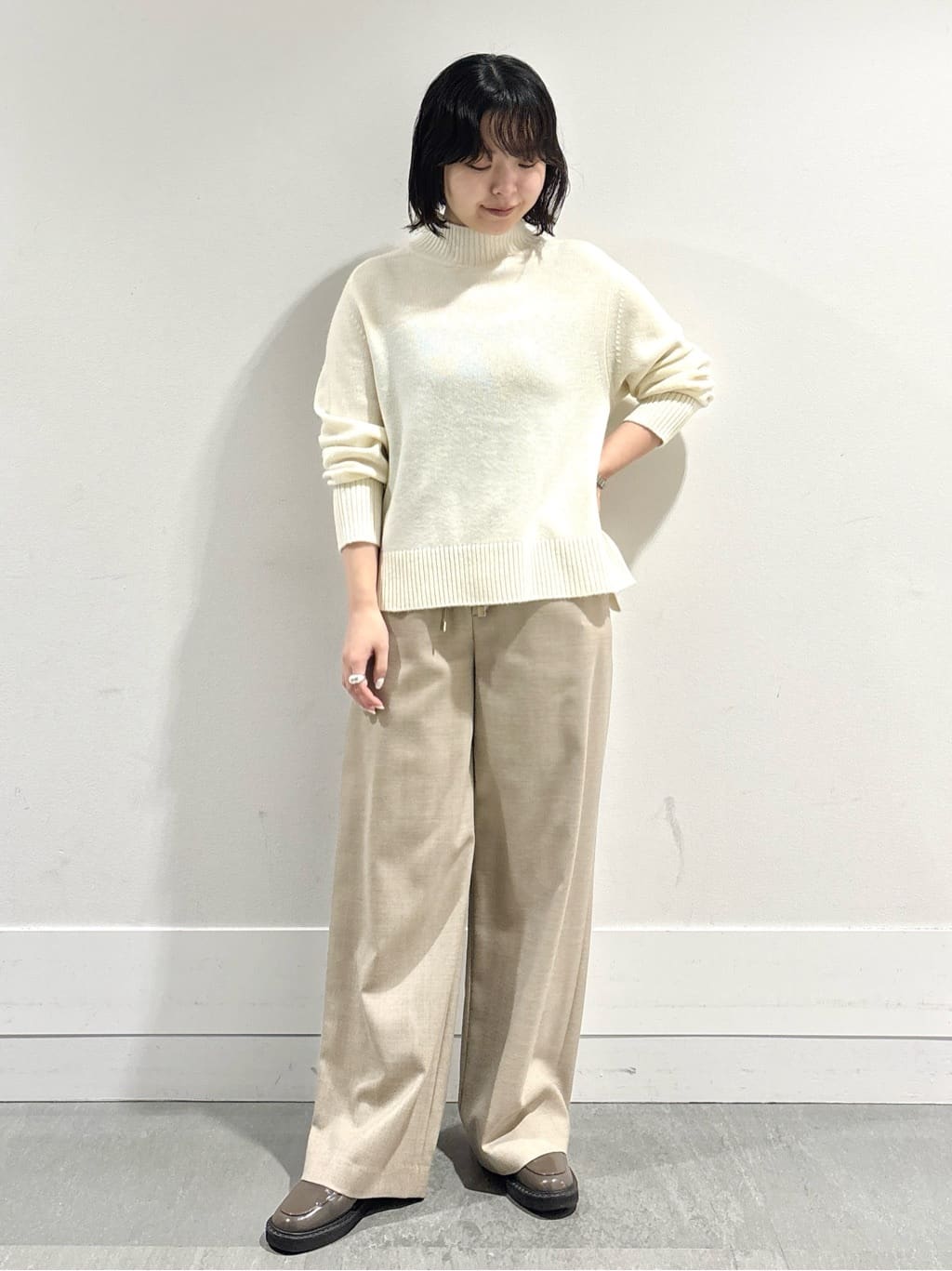 モエカさんの「UNTITLED｜【8色展開/洗える】ウールカシミヤ ハイネックニット」を使ったコーディネート