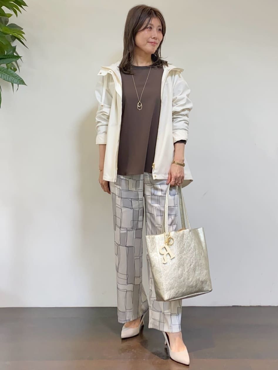 tomoさんの「UNTITLED｜【洗える/ゆったり】リッチジョーゼットブラウス」を使ったコーディネート