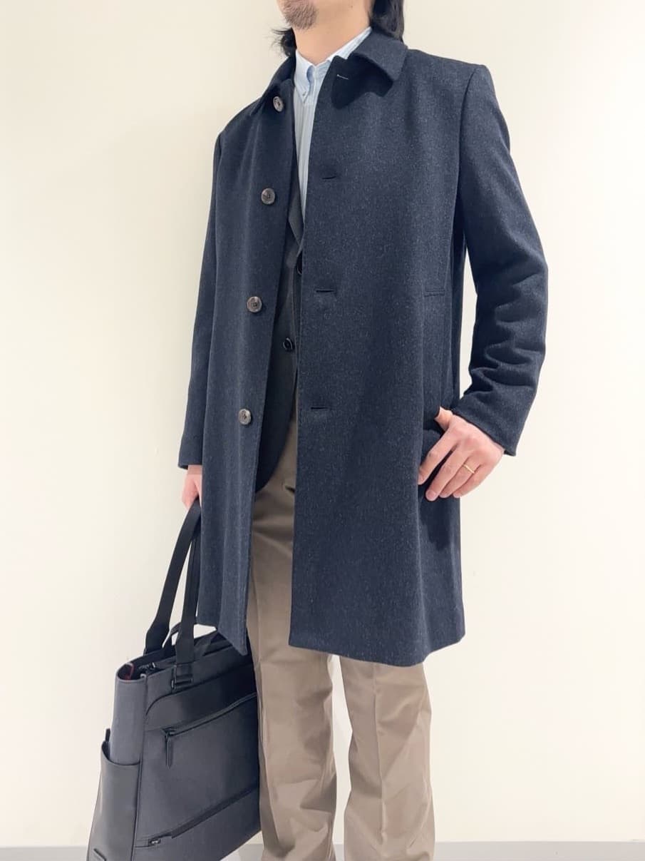及川さんの「TAKEO KIKUCHI｜カシミヤブレンド ビーバー調ステンカラーコート」を使ったコーディネート