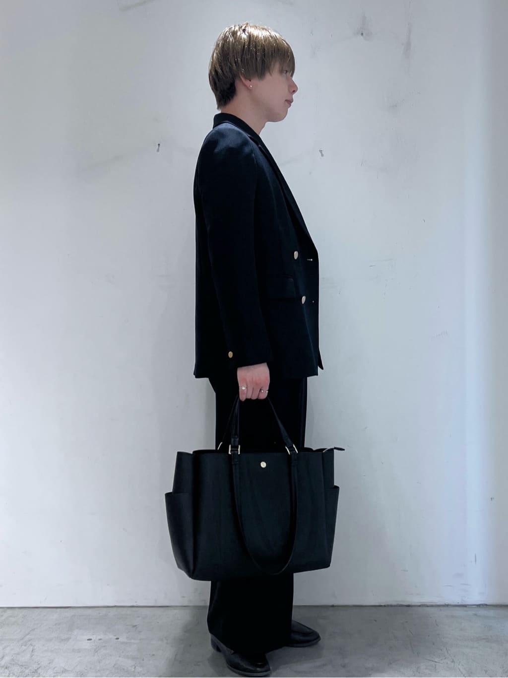 JINさんの「OPAQUE.CLIP｜金ボタン使いリラクシーニット【洗濯機OK】」を使ったコーディネート