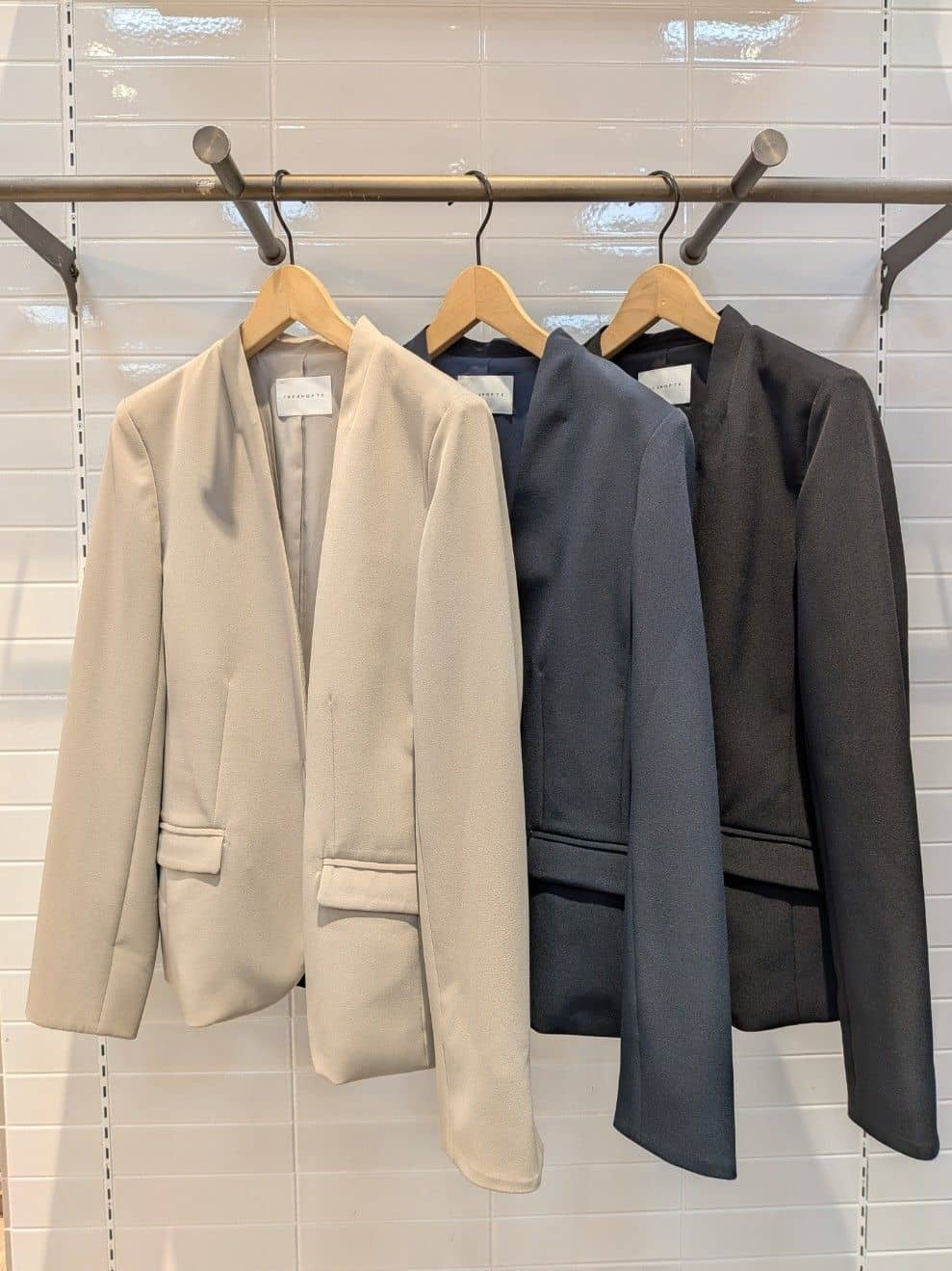 Tomeさんの「THE SHOP TK｜【通勤スタイルに】ダブルクロス ノーカラージャケット/セットアップ可」を使ったコーディネート