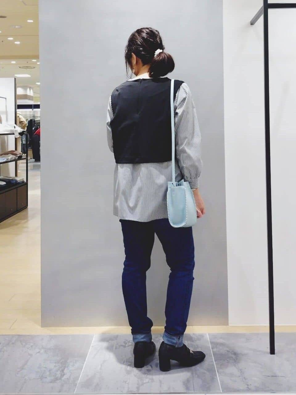 TOMOMIさんの「INDIVI｜【通年活躍！褒められデニム】スキニー デニムパンツ」を使ったコーディネート