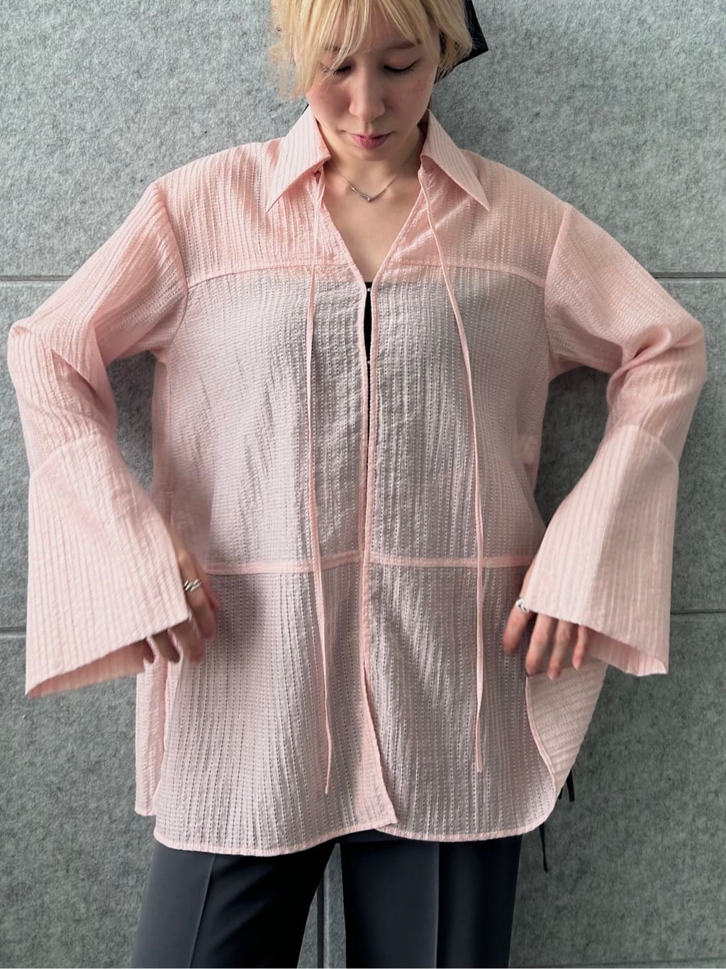 honoka Aさんの「CODE A｜point neck ribbon shirts」を使ったコーディネート