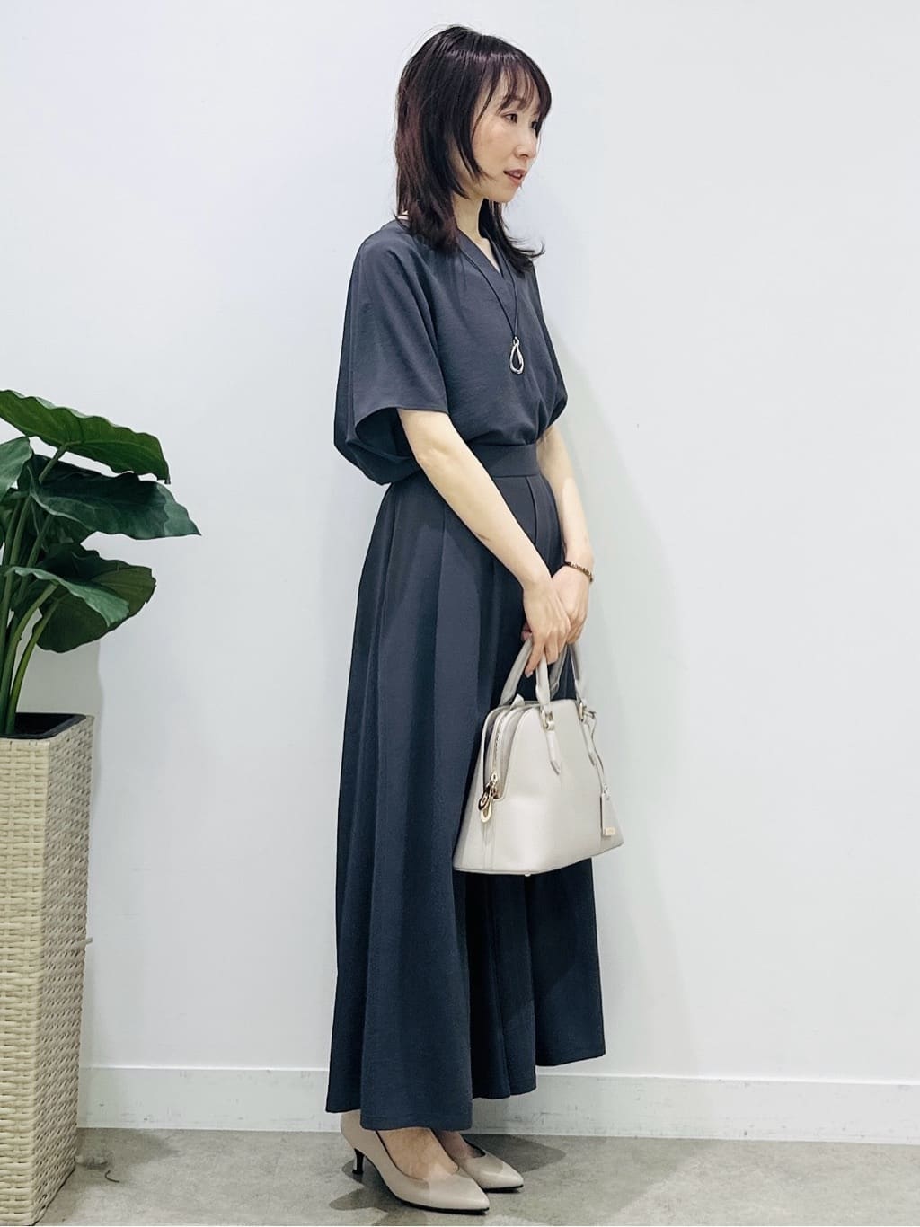Miwaさんの「UNTITLED｜【UV/接触冷感/セットアップ可】リラクシーキーVネックブラウス」を使ったコーディネート