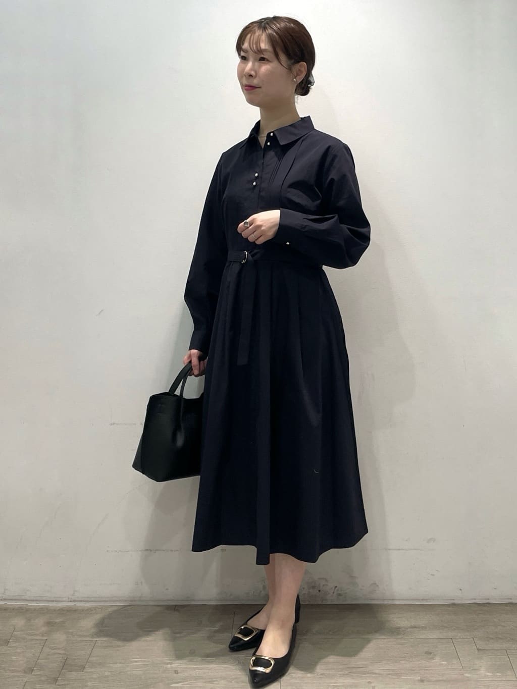 tomokoさんの「OPAQUE.CLIP｜ベルト付きタックシャツワンピース【洗濯機OK／イージーアイロン】」を使ったコーディネート