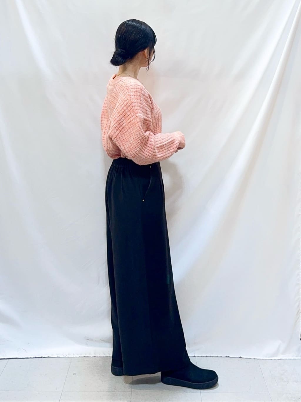 𝐇𝐢𝐫𝐨𝐦𝐢さんの「SHOO･LA･RUE｜【洗濯機可】ふわふわミックスカラーニット」を使ったコーディネート