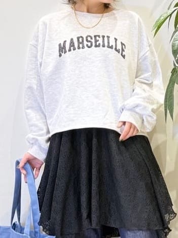 misakiさんの「SHOO･LA･RUE｜【洗濯機可/S-LL】コーデの主役になる ロゴアソート 裏毛スウェット」を使ったコーディネート