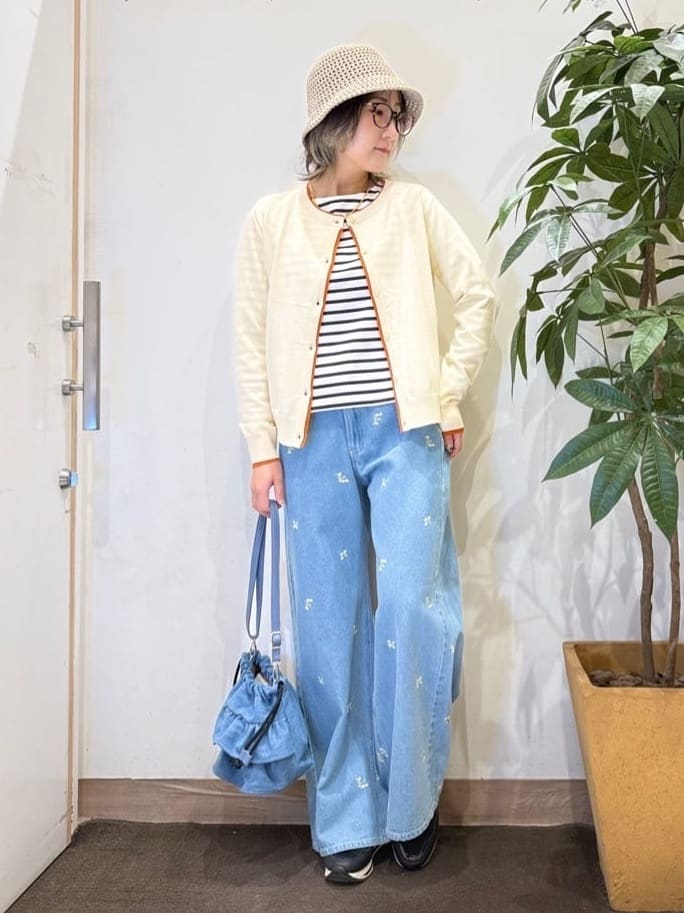 misakiさんの「SHOO･LA･RUE｜【洗濯機可/S-LL】配色がコーデのアクセントに レイヤード風クルーカーディガン」を使ったコーディネート
