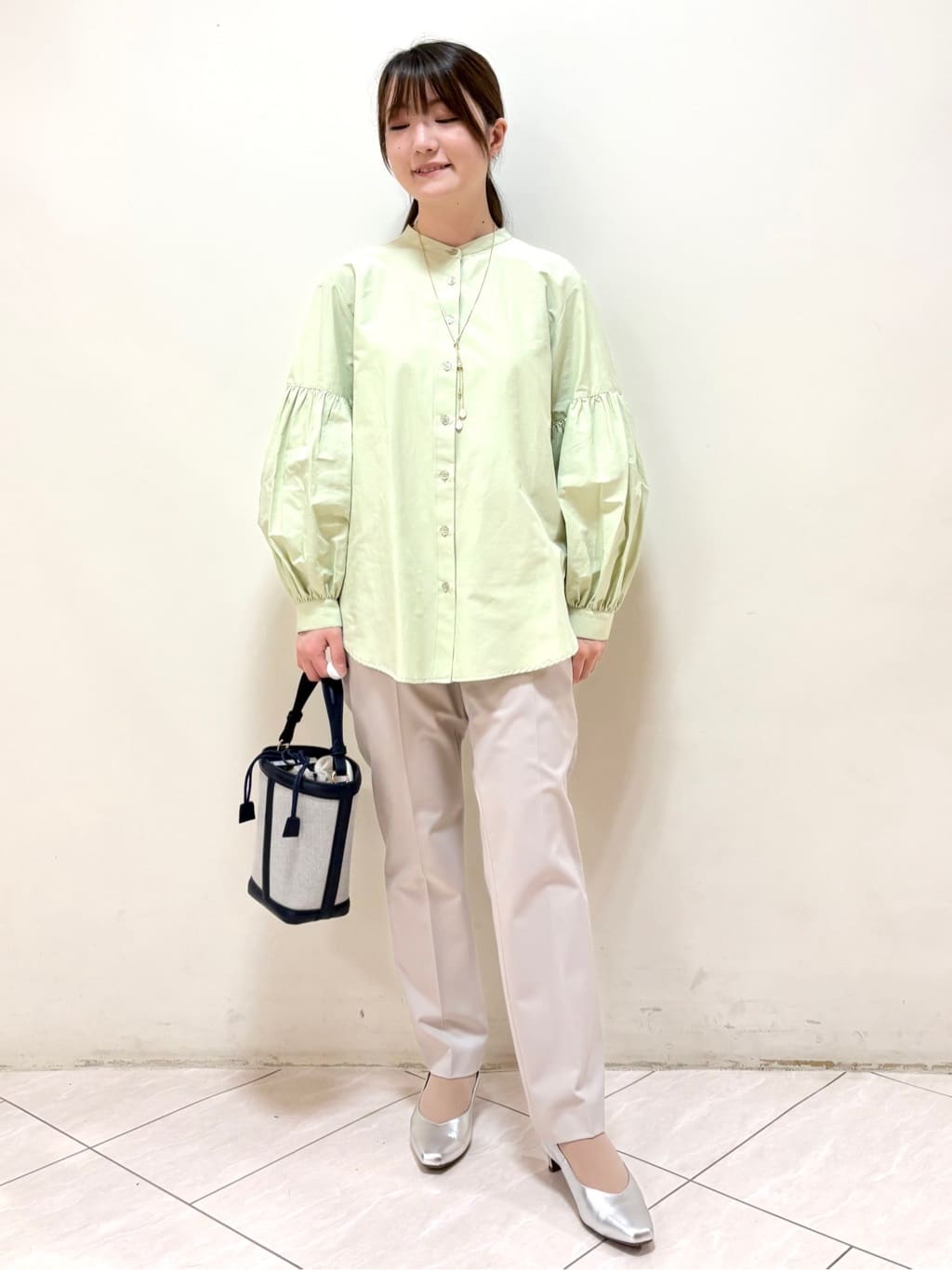 mikiさんの「Reflect｜【レイヤードにおすすめ◎】バンドカラーボリュームスリーブシャツ」を使ったコーディネート