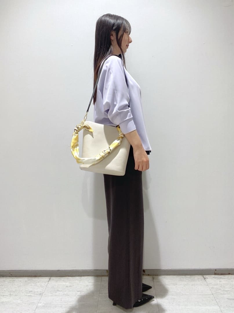 meiさんの「INDIVI｜【褒められパンツ／洗える／ウエストゴム】ワイドタックパンツ」を使ったコーディネート