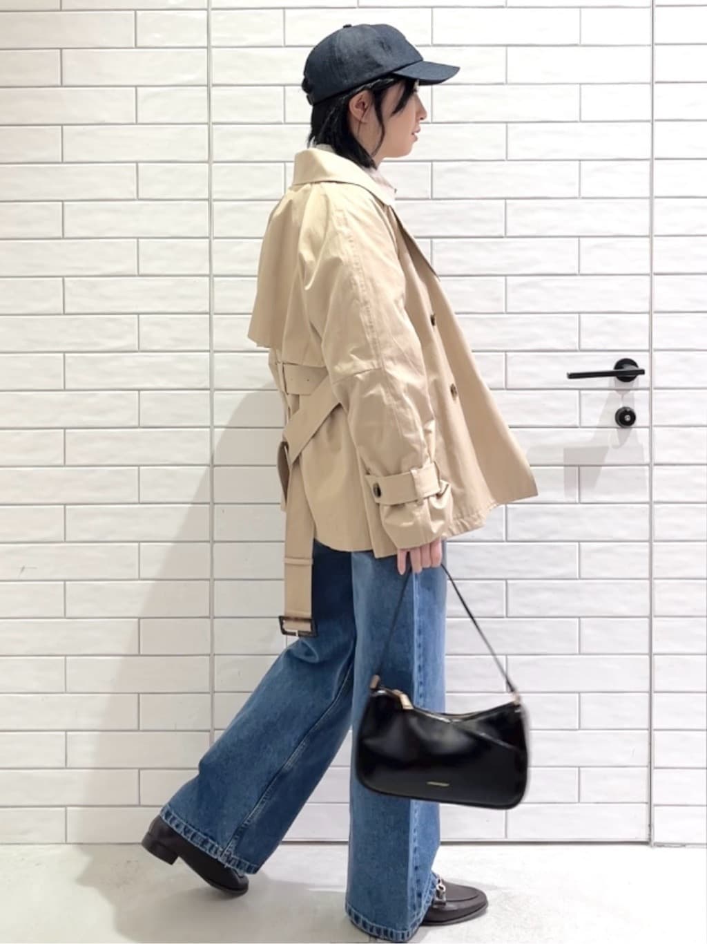 しおりさんの「OPAQUE.CLIP｜ミドルトレンチコート【洗濯機OK】」を使ったコーディネート