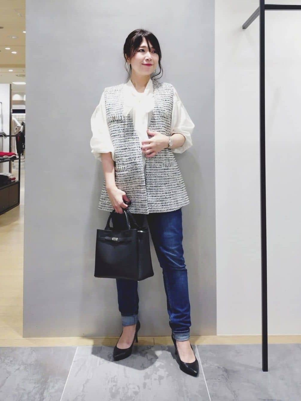 TOMOMIさんの「INDIVI｜【通年活躍！褒められデニム】スキニー デニムパンツ」を使ったコーディネート