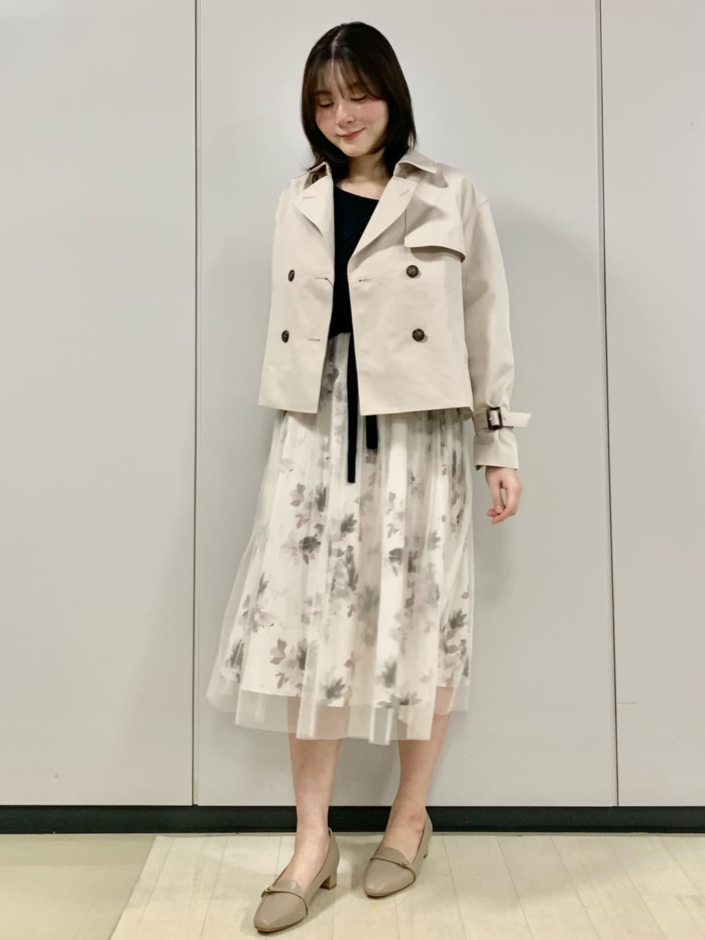 kasumiさんの「index｜キャンディスリーブショートトレンチコート【洗濯機OK／撥水／防花粉】《5col》」を使ったコーディネート