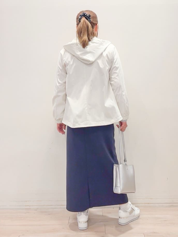 naoさんの「SHOO･LA･RUE｜【防花粉/高レビュー】きれいもかっこいいも叶える 欲張りマウンテンパーカ」を使ったコーディネート