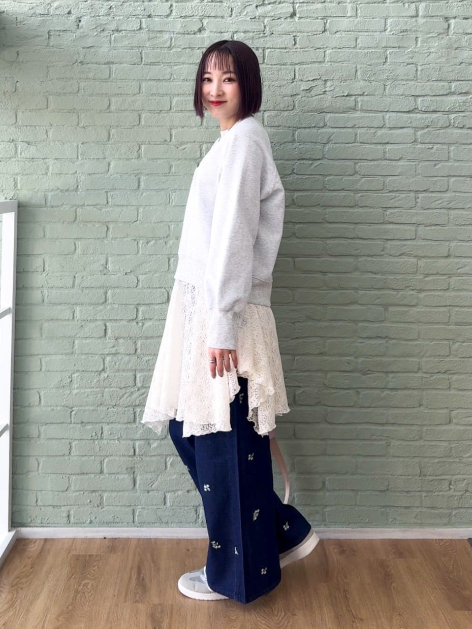 𝐜𝐡𝐢𝐤𝐚さんの「SHOO･LA･RUE｜【前後2WAYネック】レイヤードスタイルにおすすめ レースキャミチュニック」を使ったコーディネート