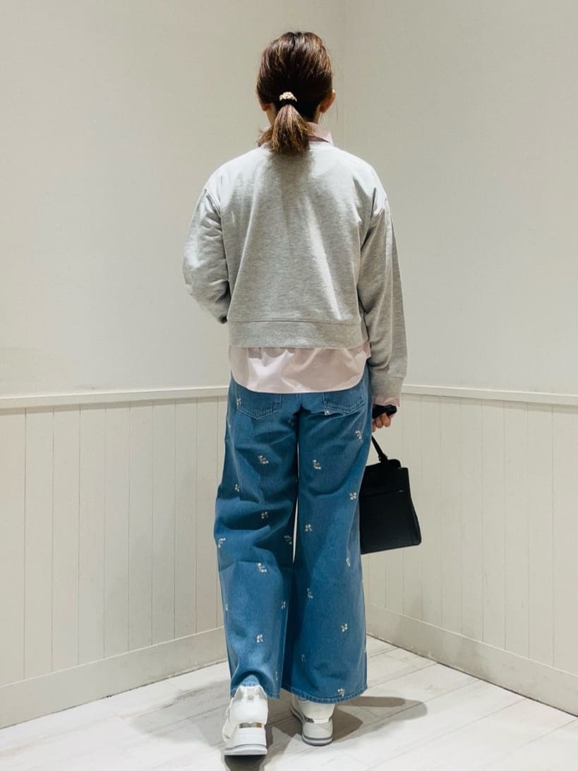 Kyonさんの「SHOO･LA･RUE｜【洗濯機可】1枚でサマ見え シャツレイヤード風 スウェット」を使ったコーディネート