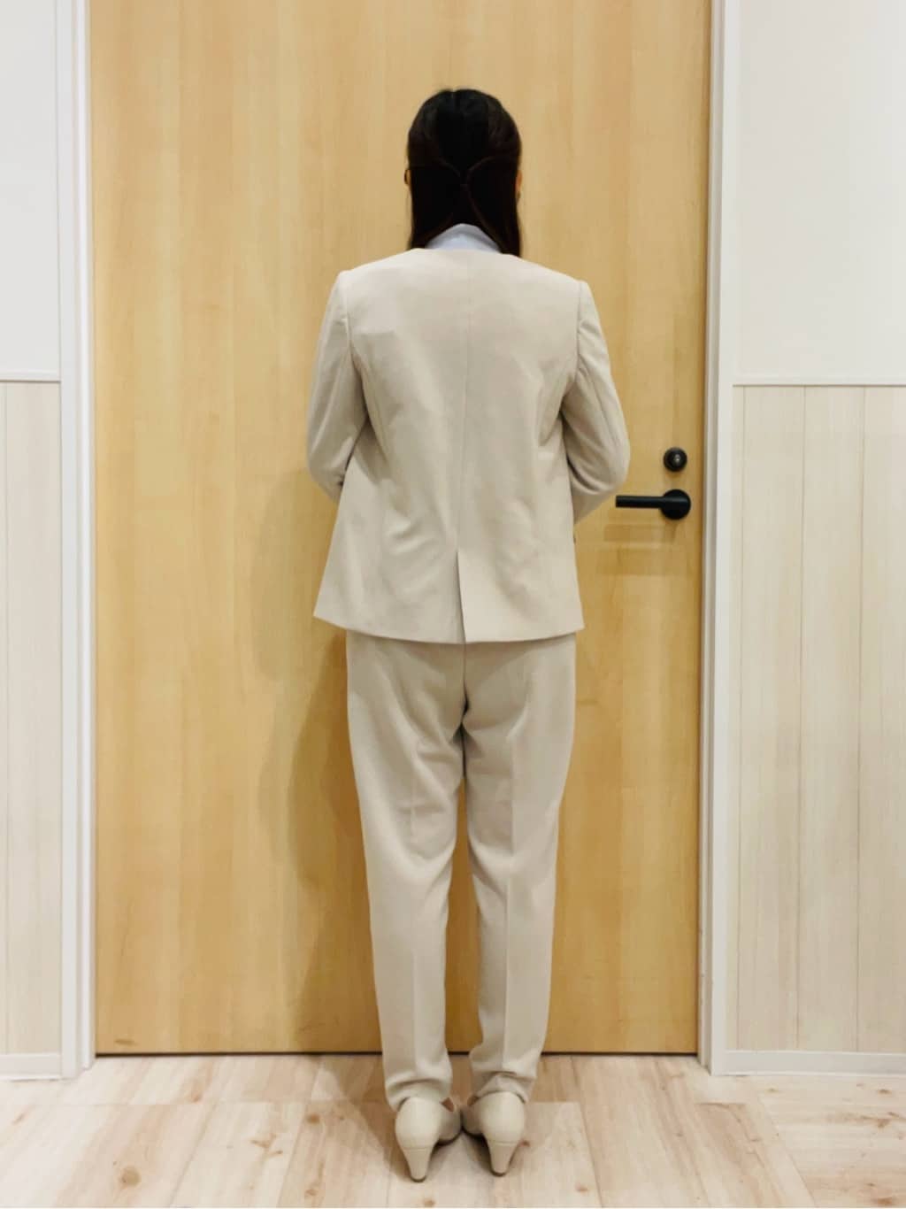 minamiさんの「SHOO･LA･RUE｜【洗濯機可/セットアップ可/S-3L】きちんと楽に。カットジョーゼットノーカラージャケット」を使ったコーディネート