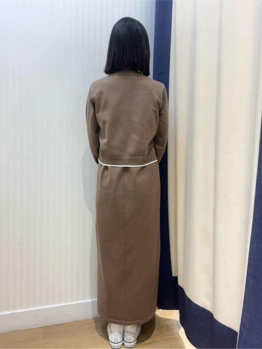 momoさんの「Dessin｜【2点セット・洗える】ニットカーディガン&times;ノースリーブワンピース」を使ったコーディネート