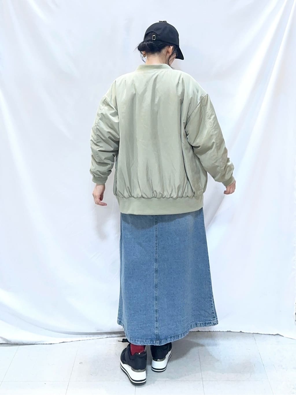 𝐇𝐢𝐫𝐨𝐦𝐢さんの「SHOO･LA･RUE｜【S-LL】大人も取り入れやすい BIGシルエット MA－1ブルゾン」を使ったコーディネート