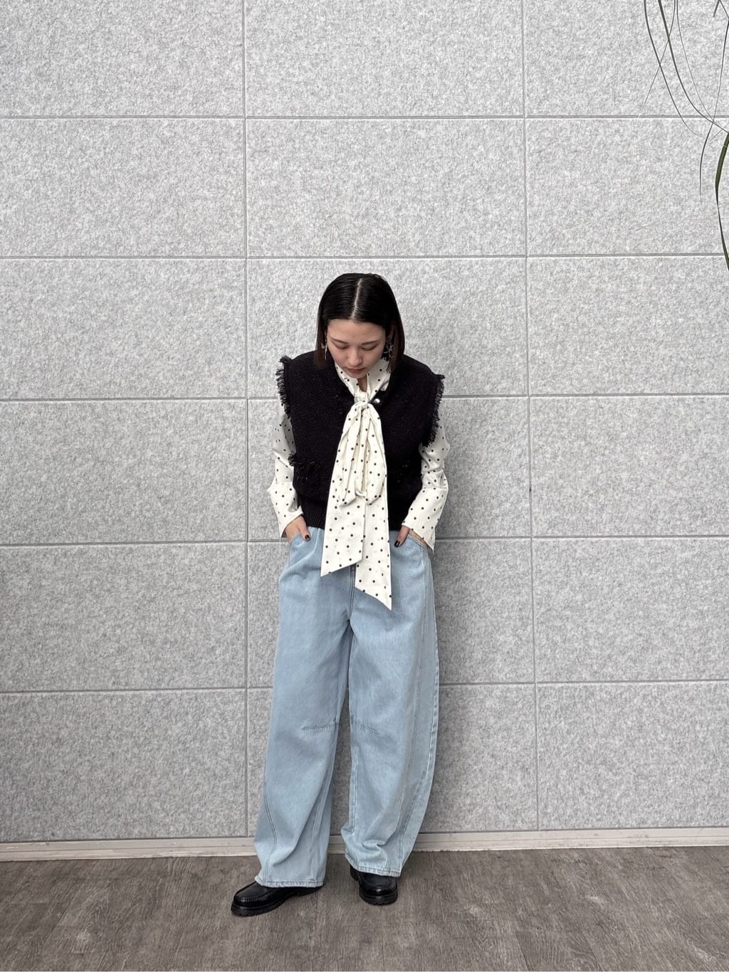 ayanoさんの「INDIVI｜【オケージョン/セレモニー】サテンドットボウタイブラウス」を使ったコーディネート