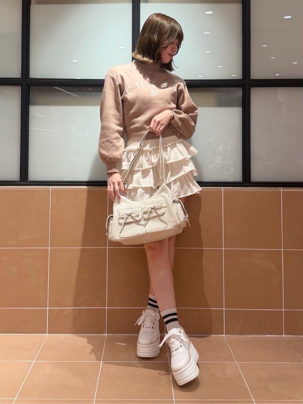 マナミさんの「ESPERANZA｜ゴールドライン厚底フラットスニーカー」を使ったコーディネート