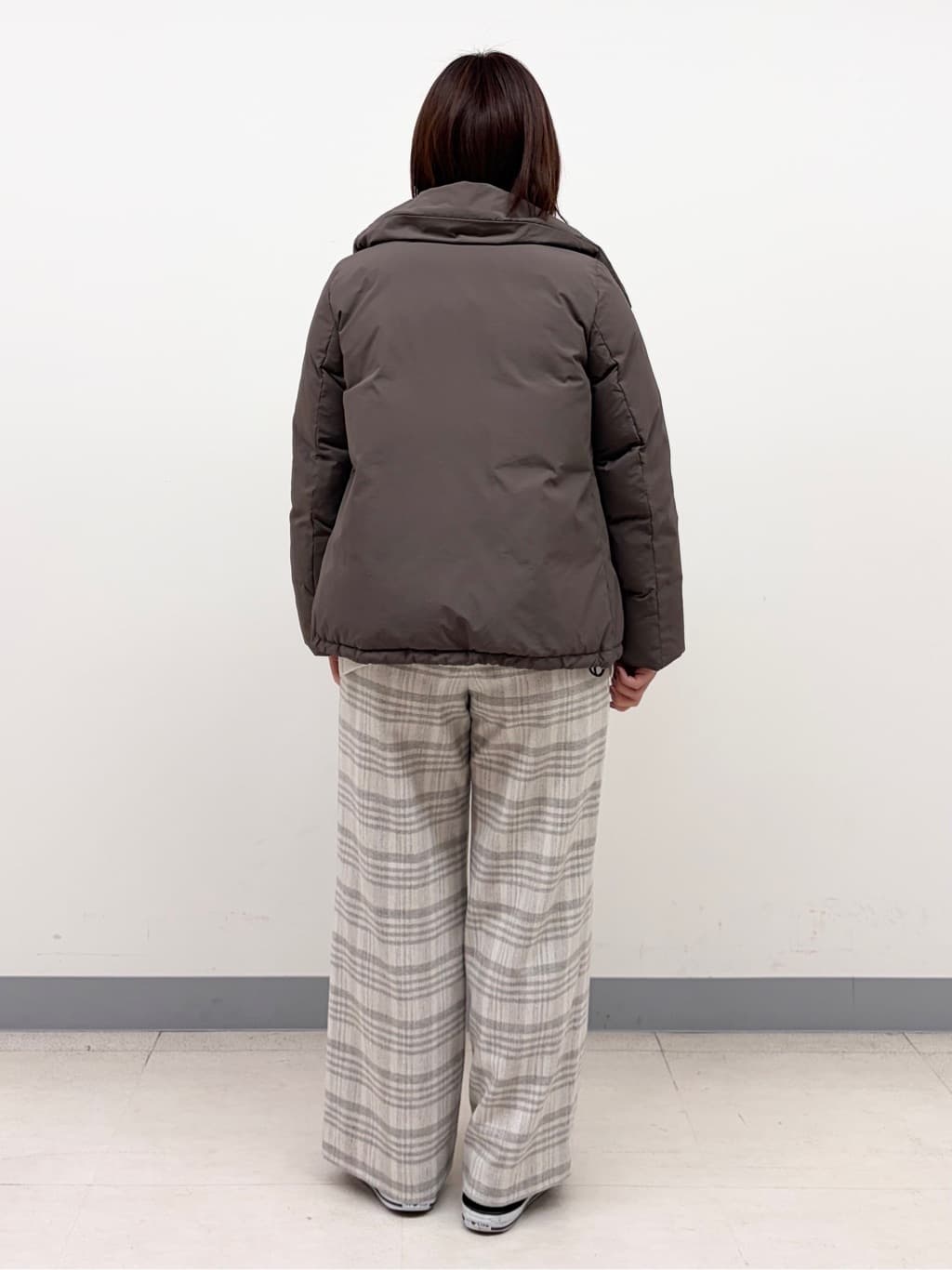 YUKARIさんの「INDIVI｜【撥水／洗える／デザイン衿】ステッチレス ショートダウンコート」を使ったコーディネート