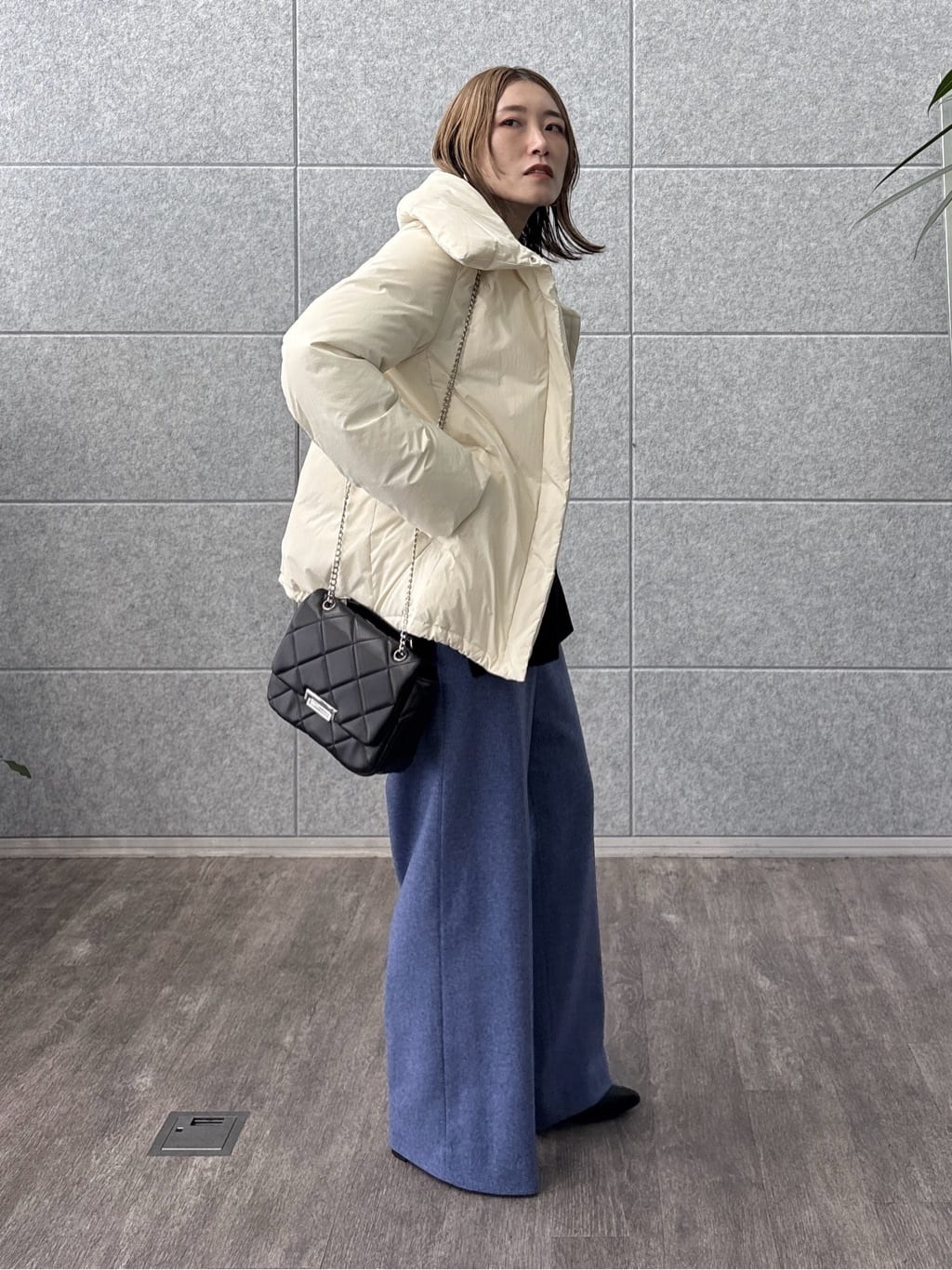 kotakiさんの「INDIVI｜【洗える／チュニック丈／カシミヤ混】スリットデザインVネックニット」を使ったコーディネート