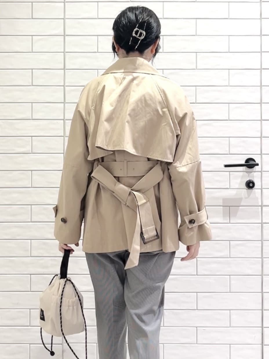 しおりさんの「OPAQUE.CLIP｜ミドルトレンチコート【洗濯機OK】」を使ったコーディネート